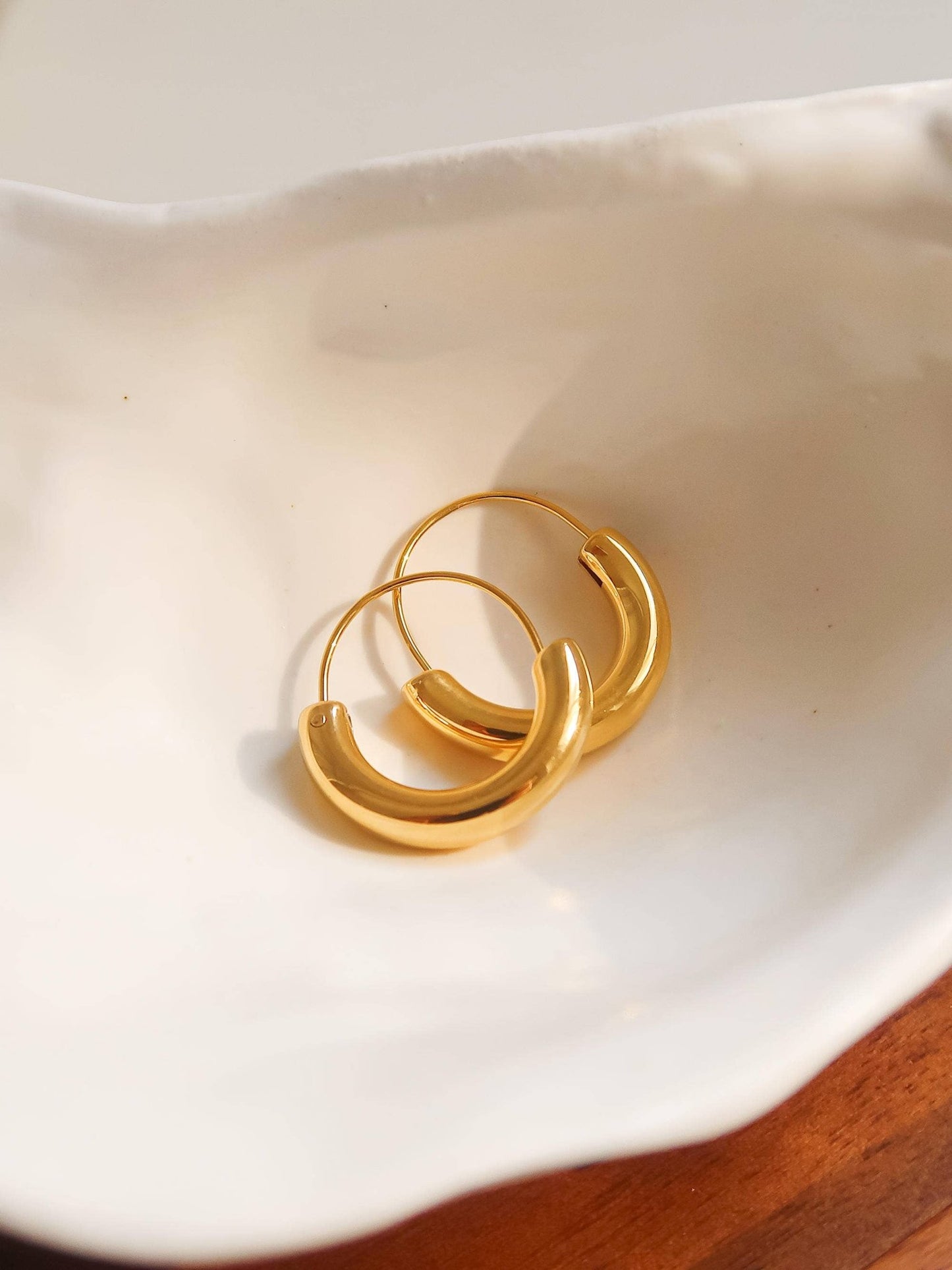 18K Gold U - Shape Hoop Earring - Purpose + Passion Boutique