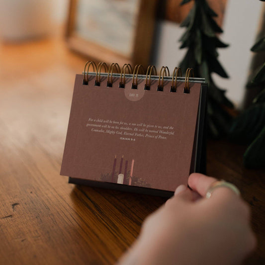 Advent Season: The Wonder of His Love: Daily Encouragement Flip Calendar