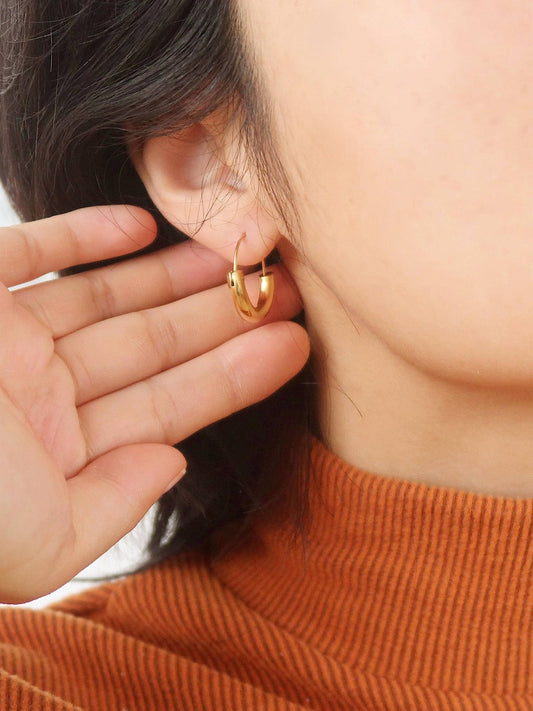 18K Gold U - Shape Hoop Earring - Purpose + Passion Boutique