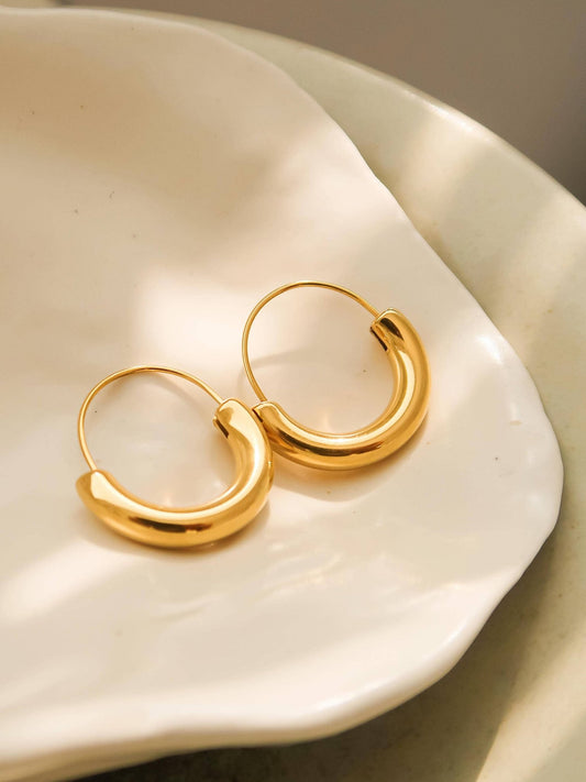 18K Gold U - Shape Hoop Earring - Purpose + Passion Boutique