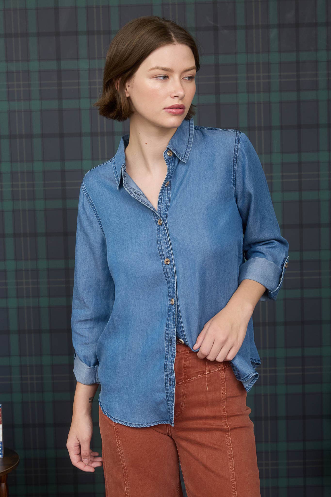 Chambray Collared 3/4 Tab Sleeve Button Down