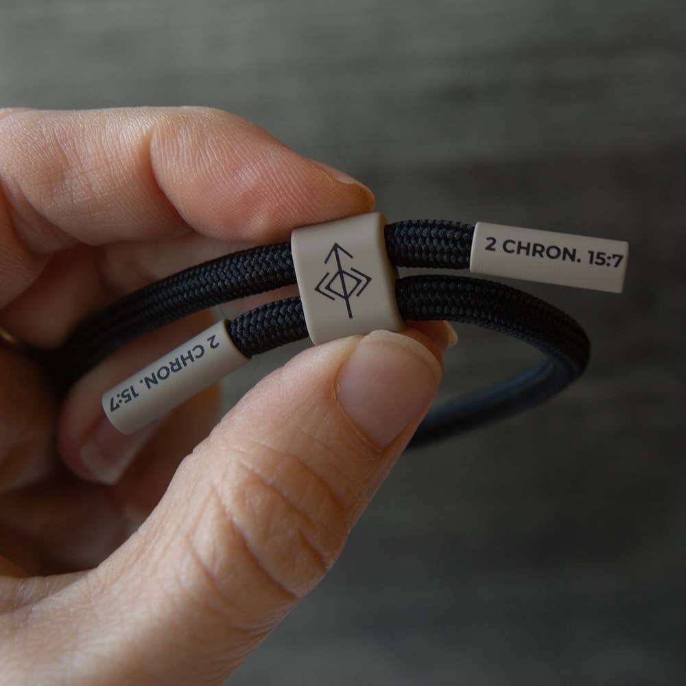 DON'T GIVE UP Cord Bracelet