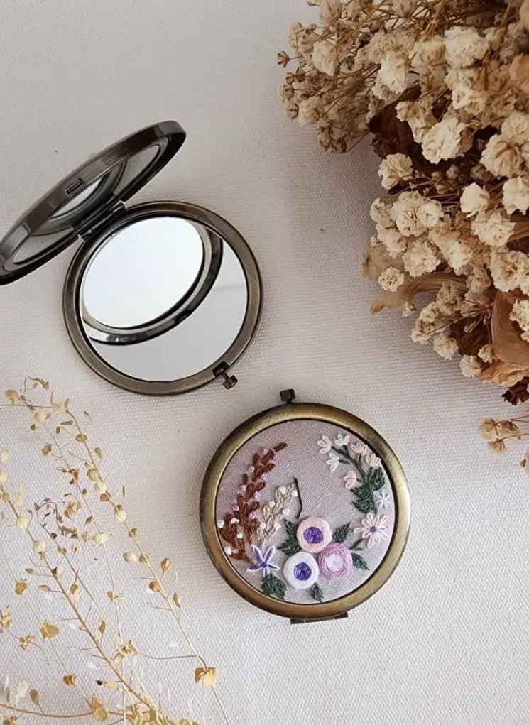 Floral Embroidered Compact Mirror, Collection Scarlett